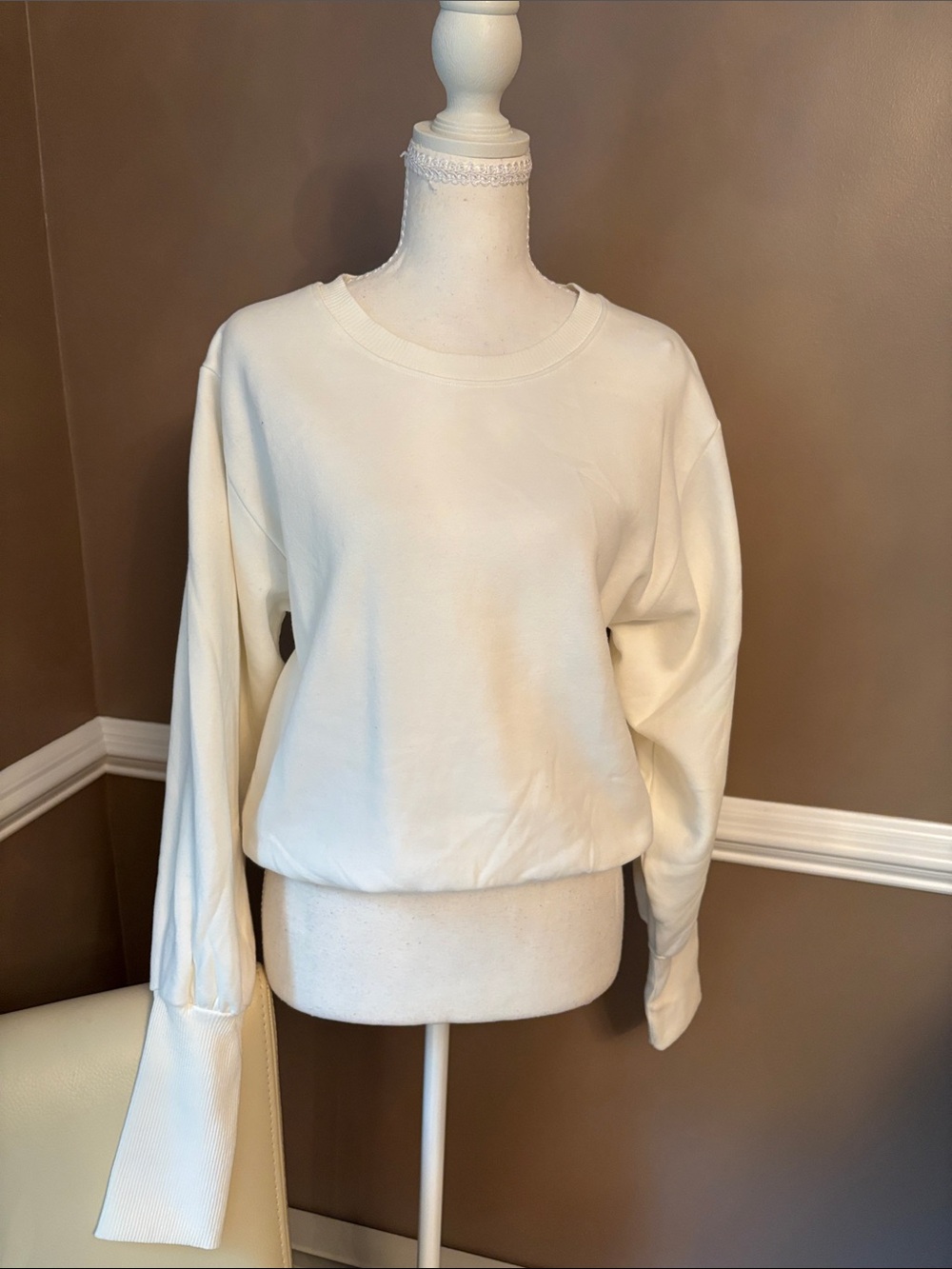 Zara Cream Crewneck Long Sleeve Sweatshirt